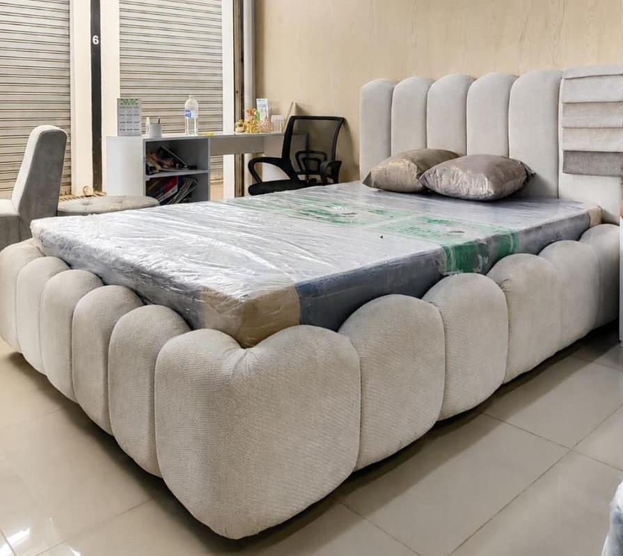 Cama nube tendencia 2025 en Cali - base cama tapizada moderna
